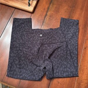 lululemon athletica Charcoal Leopard Women’s Capris Leggings